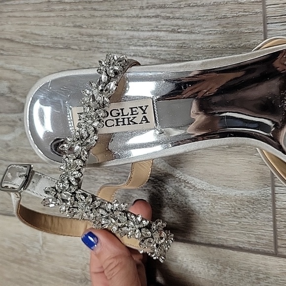 Badgley Mischka Size 9 Morning Fog Esmeralda Embellished Silk Pumps - Picture 9 of 12